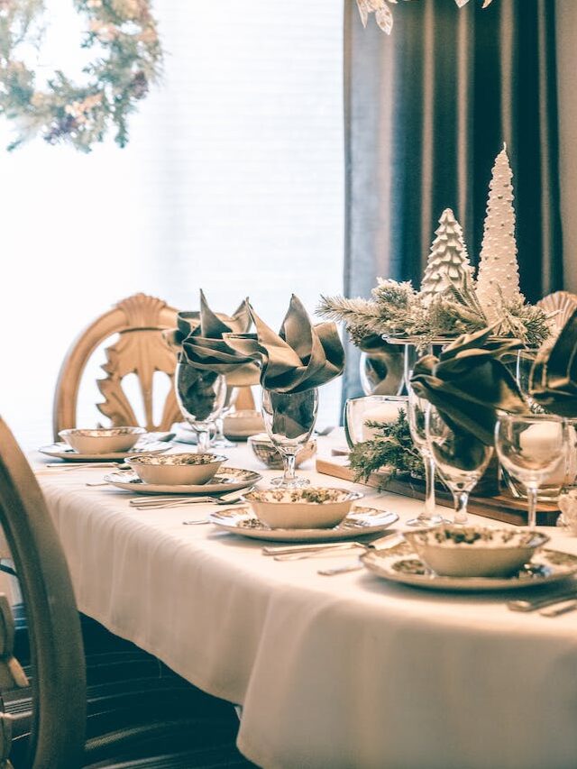 Modern Christmas Table Settings Ideas